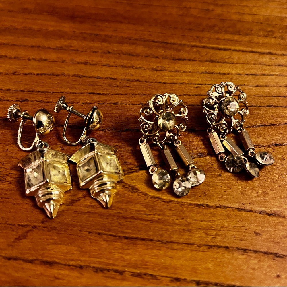 Set of 2 Vintage Gold Screw Back Dangling Earrings